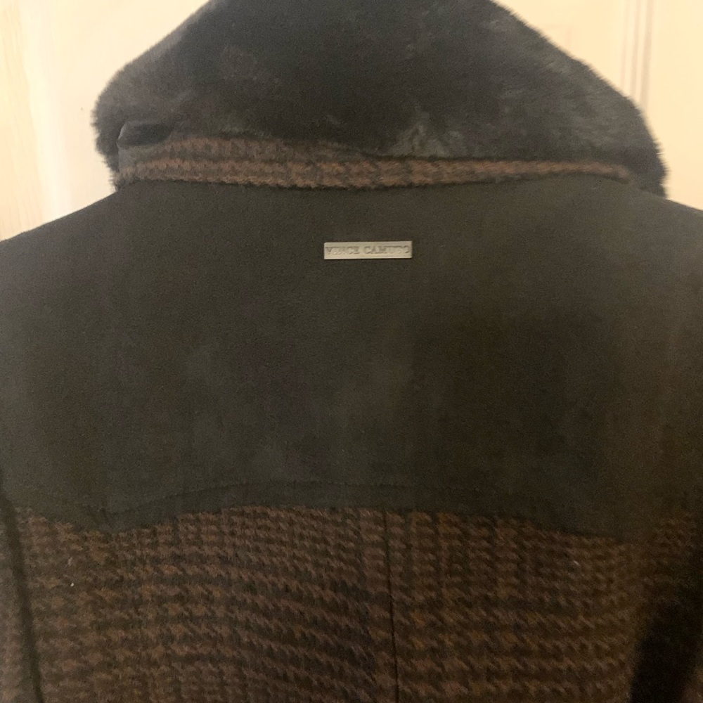 VINCE CAMUTO BLACK AND BROWN PLAID COAT. - Picture 8 of 8